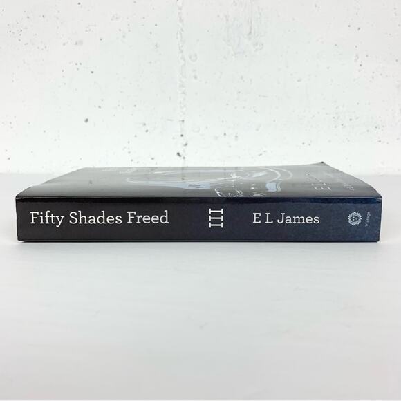 Fifty Shades Freed E.L. James 3rd Book in the Trilogy Romance Vintage Books 2011 - Picture 6 of 9